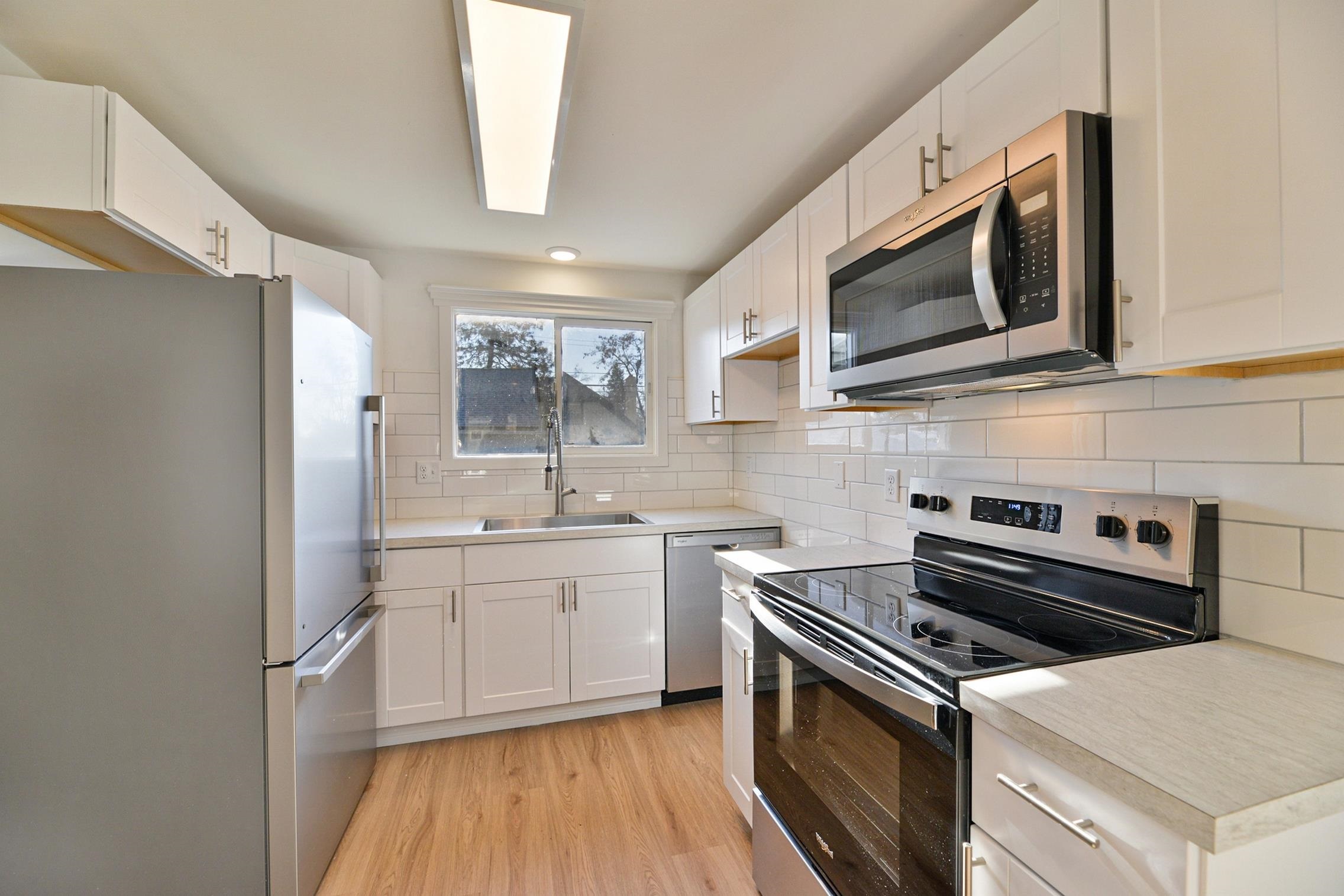 2912 North Hemlock Street Spokane, WA 99205 - Photo 4 of 32