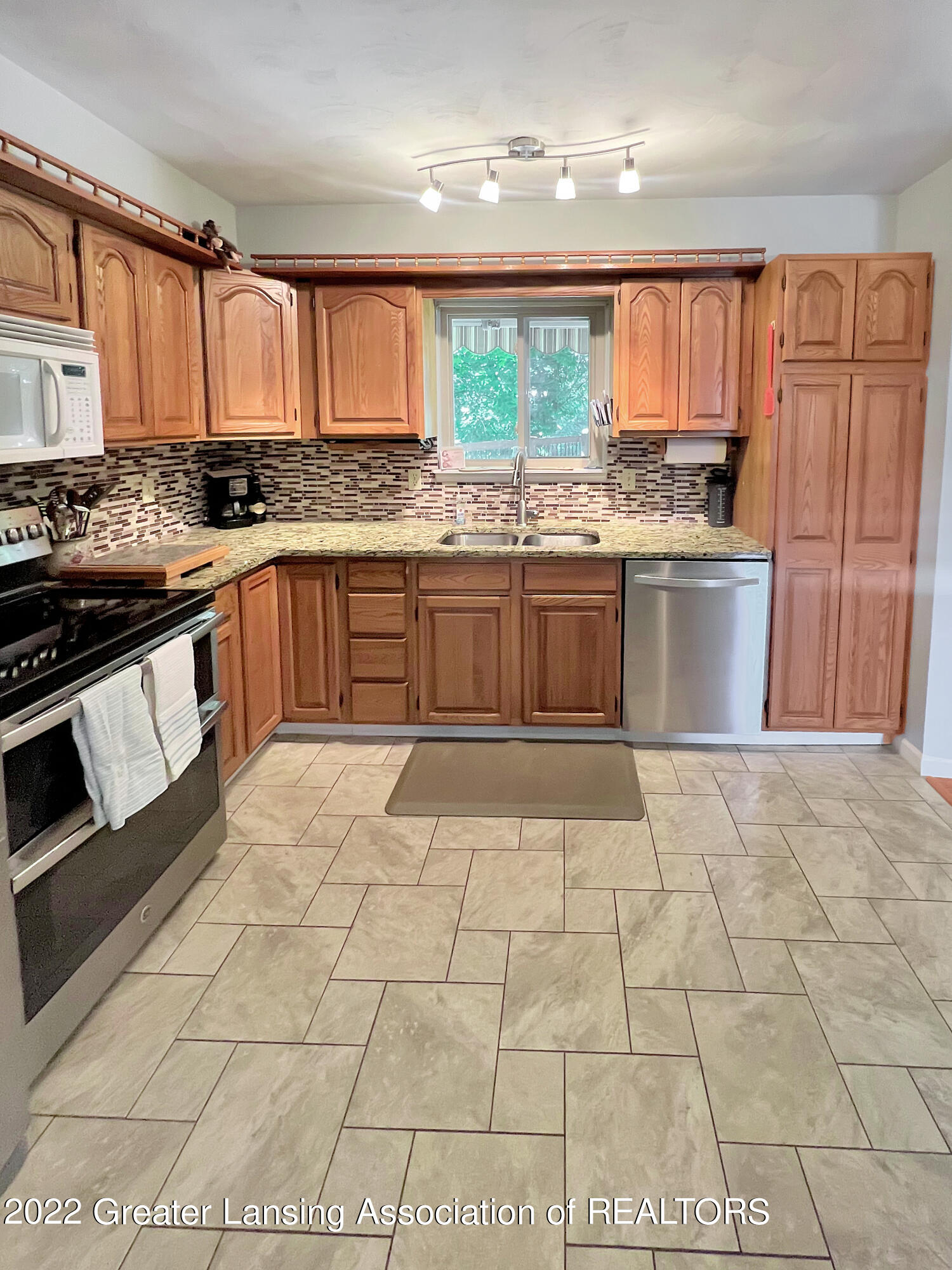 4933 Knapp Street Dimondale, MI 48821 - Photo 7 of 28 Kitchen