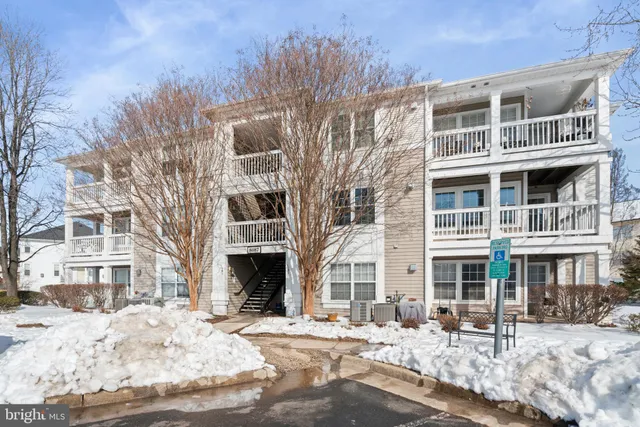 $315,000 | 8087 Lacy Drive, Unit 204, Manassas, VA 20109