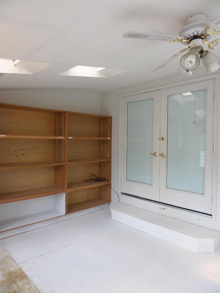 102 Amherst Lane Oak Ridge, TN 37830 - Photo 7 of 23 Sunroom Shelving