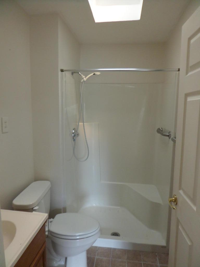 102 Amherst Lane Oak Ridge, TN 37830 - Photo 9 of 23 Full Bathroom