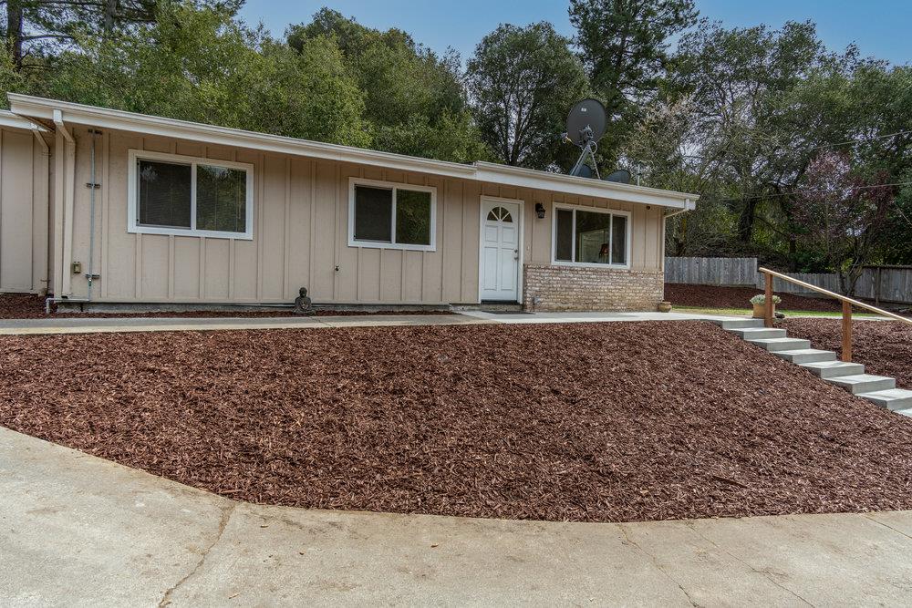 102 Smith Road Watsonville, CA 95076 - Photo 3 of 41 a backyard of a house