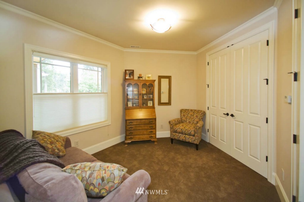 7704 Cooper Point Road Northwest Olympia, WA 98502 - Photo 15 of 25 Gallery Image 15