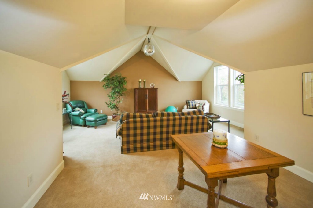 7704 Cooper Point Road Northwest Olympia, WA 98502 - Photo 20 of 25 Gallery Image 20
