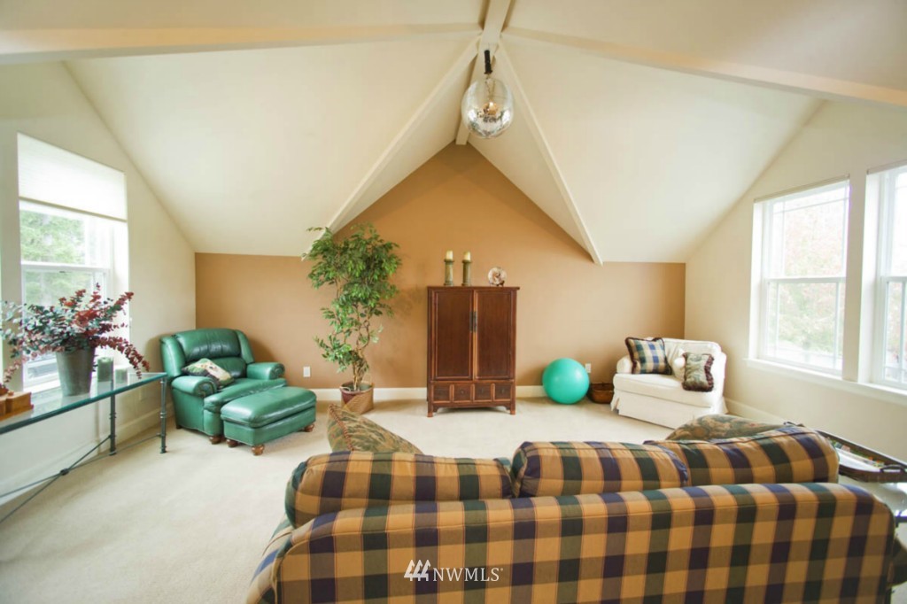 7704 Cooper Point Road Northwest Olympia, WA 98502 - Photo 21 of 25 Gallery Image 21