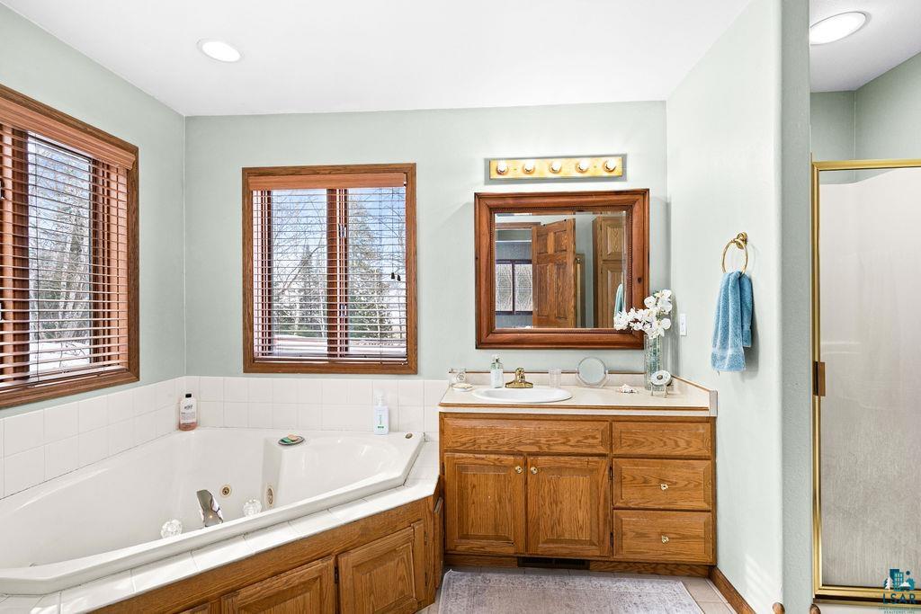 6139 North Sunset Ridge Road Duluth, MN 55803 - Photo 18 of 23 Ensuite Bath
