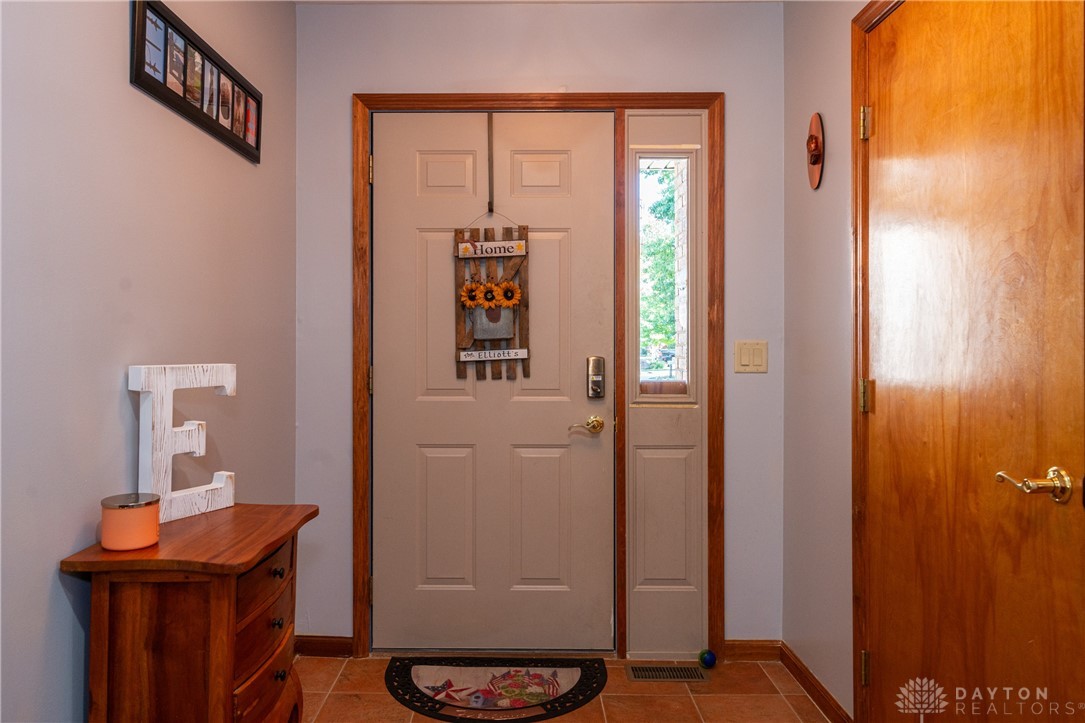 150 Locust View Way Troy, OH 45373 - Photo 2 of 44
