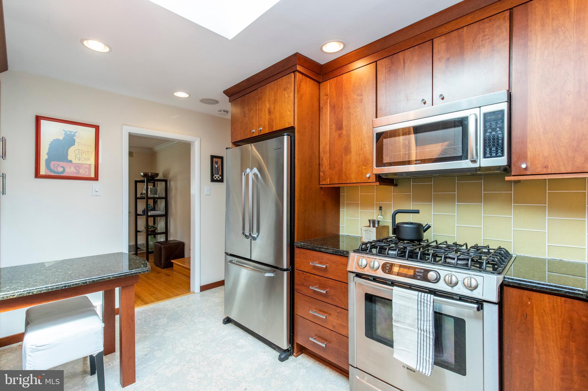 651 Crestwood Road Wayne, PA 19087 - Photo 8 of 36