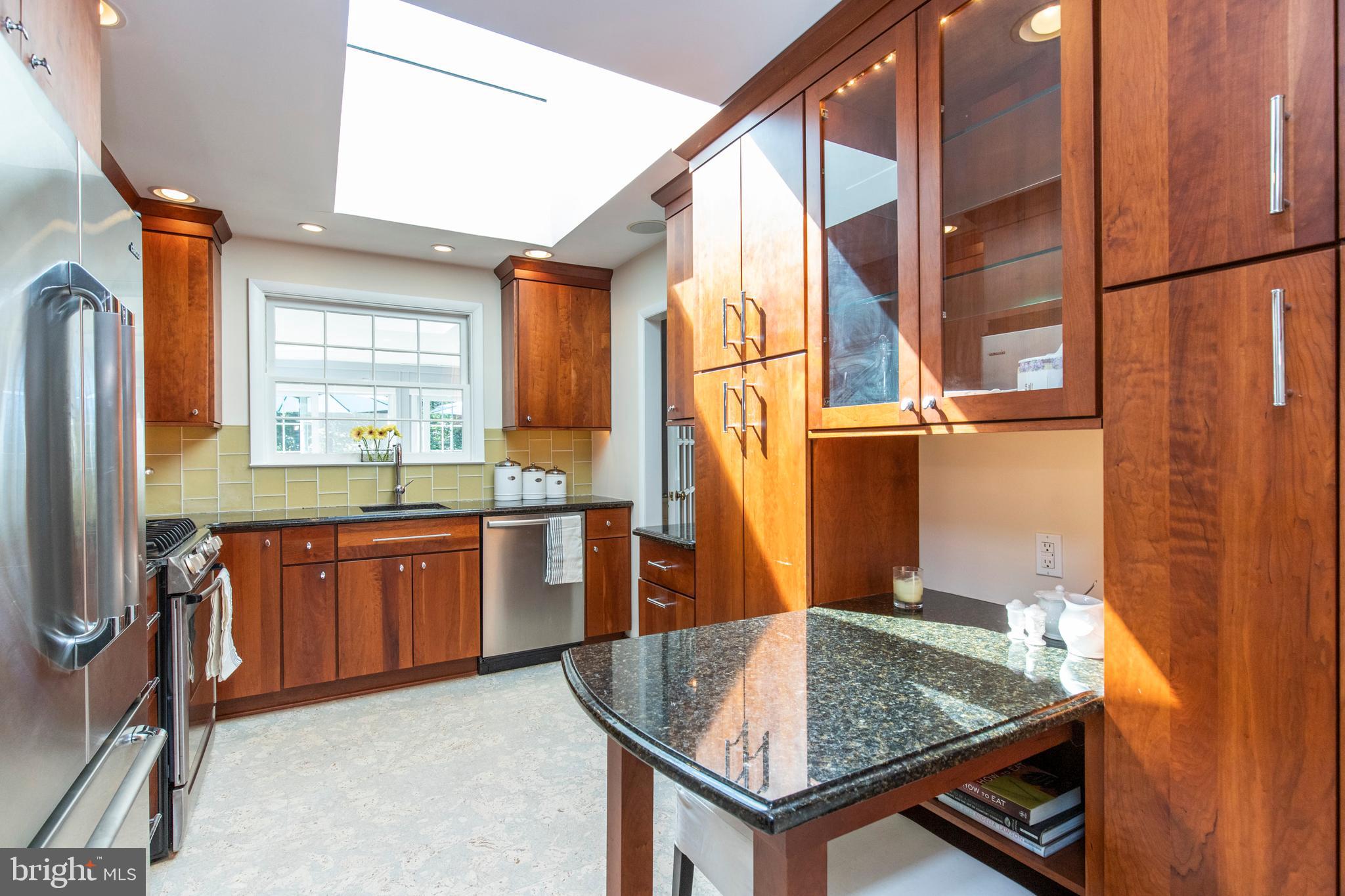 651 Crestwood Road Wayne, PA 19087 - Photo 9 of 36