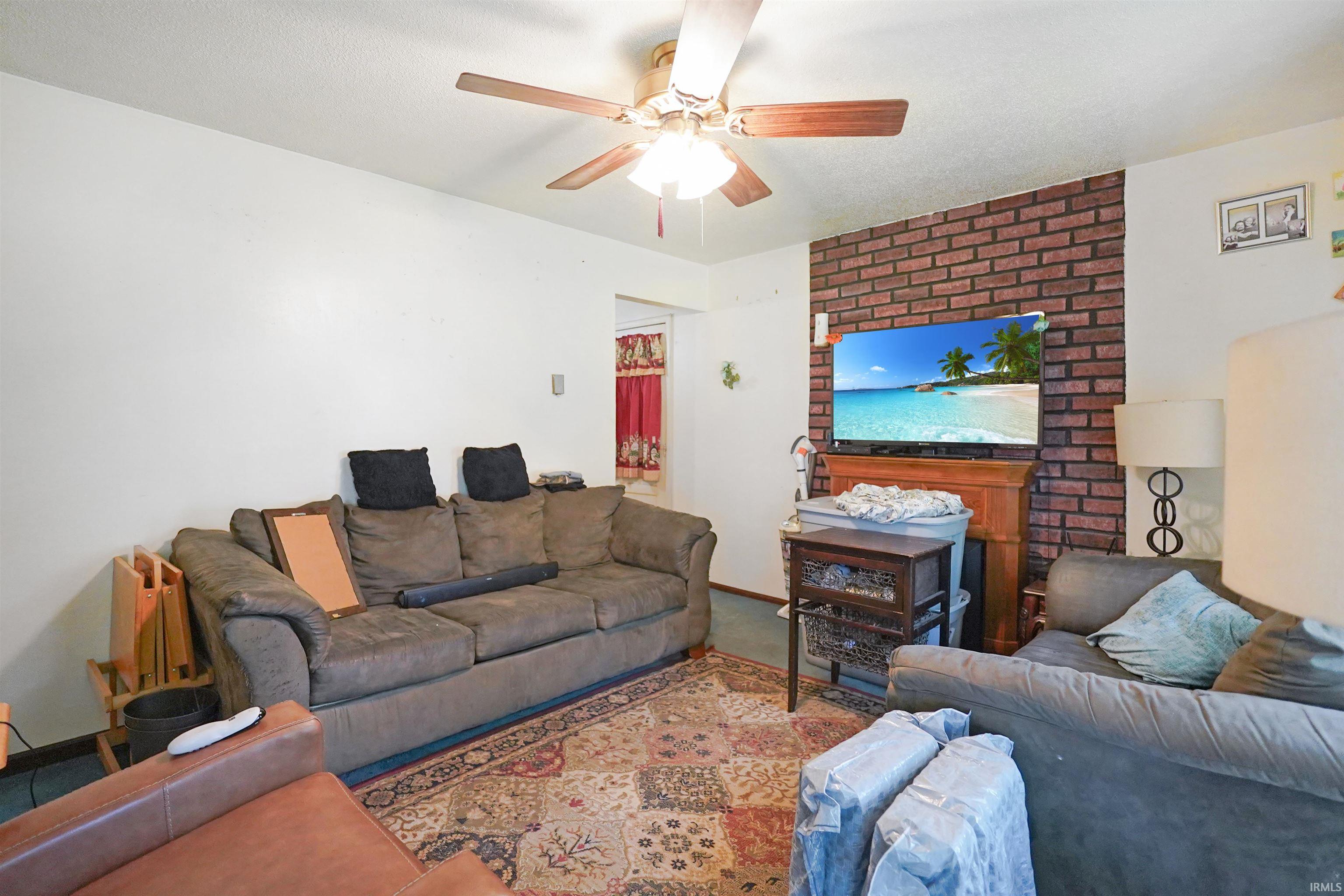 190 North River Road Ligonier, IN 46767 - Photo 4 of 22