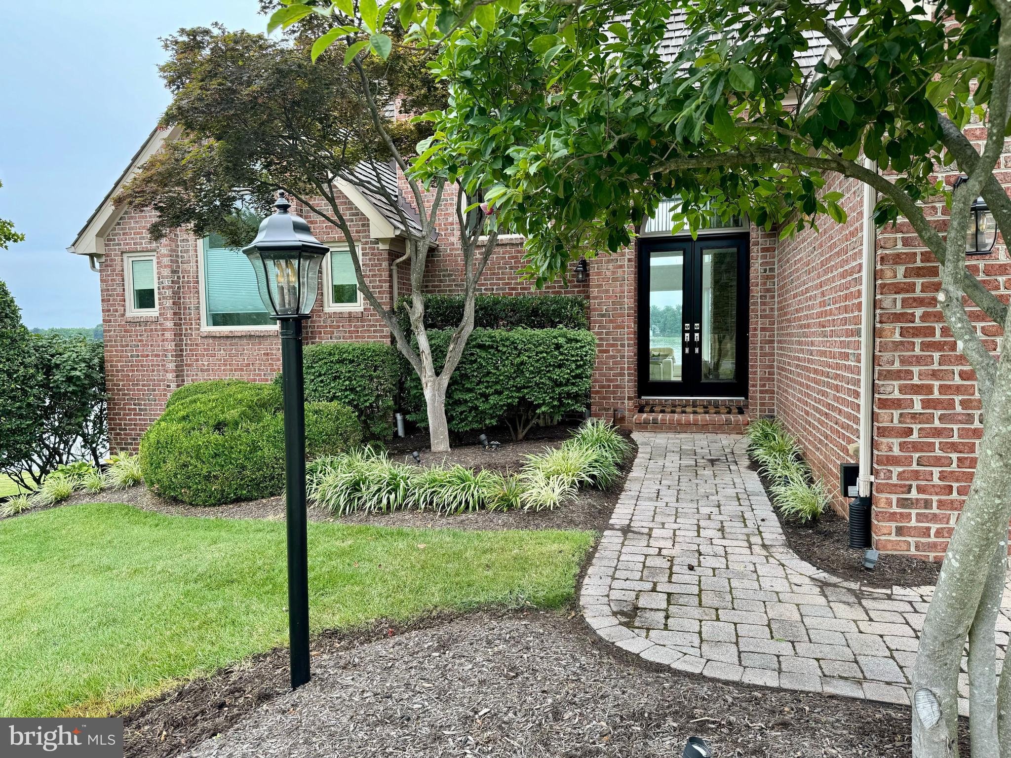 610 South River Landing Road Edgewater, MD 21037 - Photo 4 of 39 a front view of a house with garden