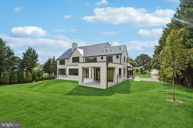 a view of livingroom with furniture and garden view