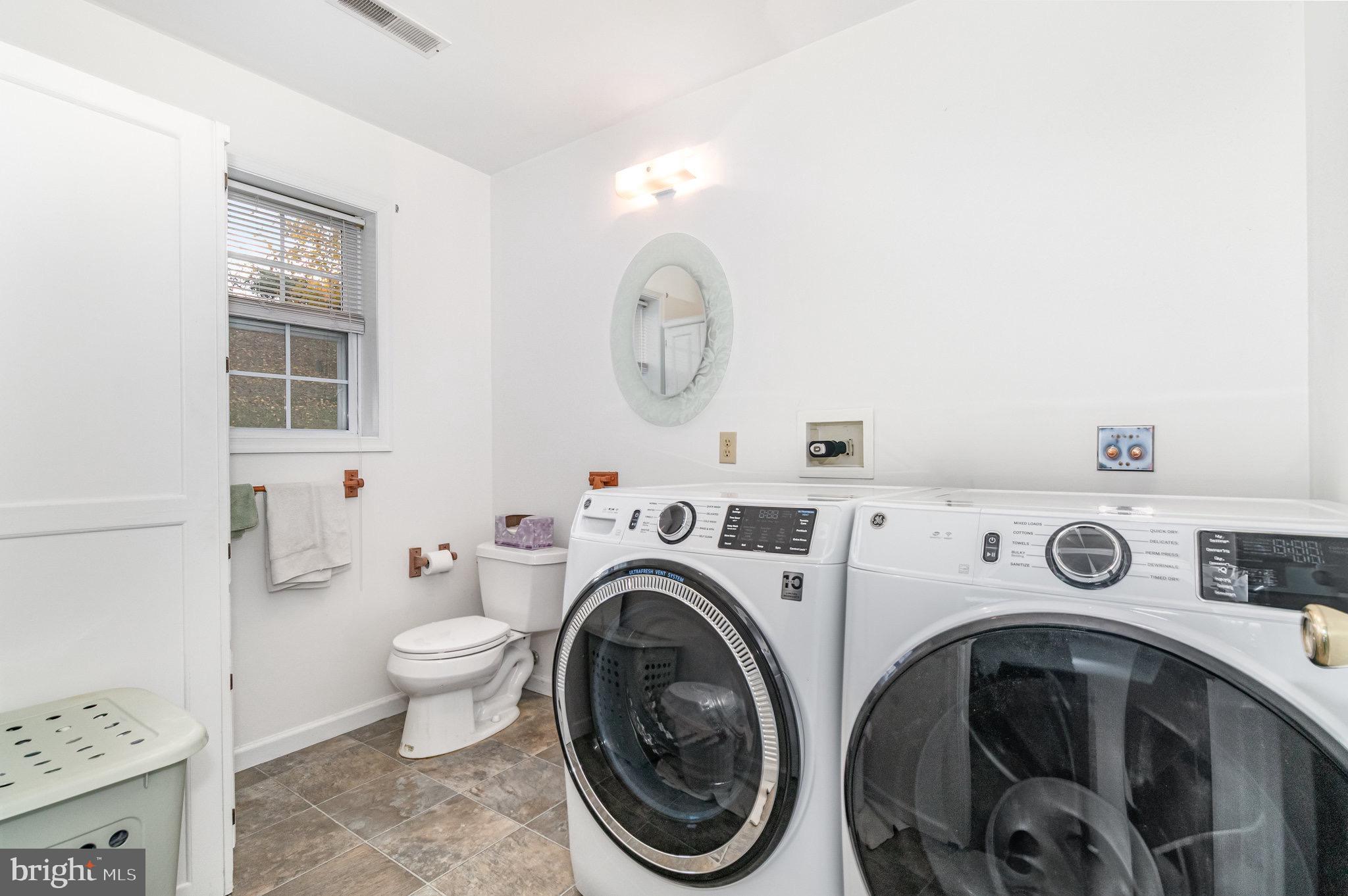 34 Devonshire Place Columbia, PA 17512 - Photo 22 of 28 Laundry/Half Bath