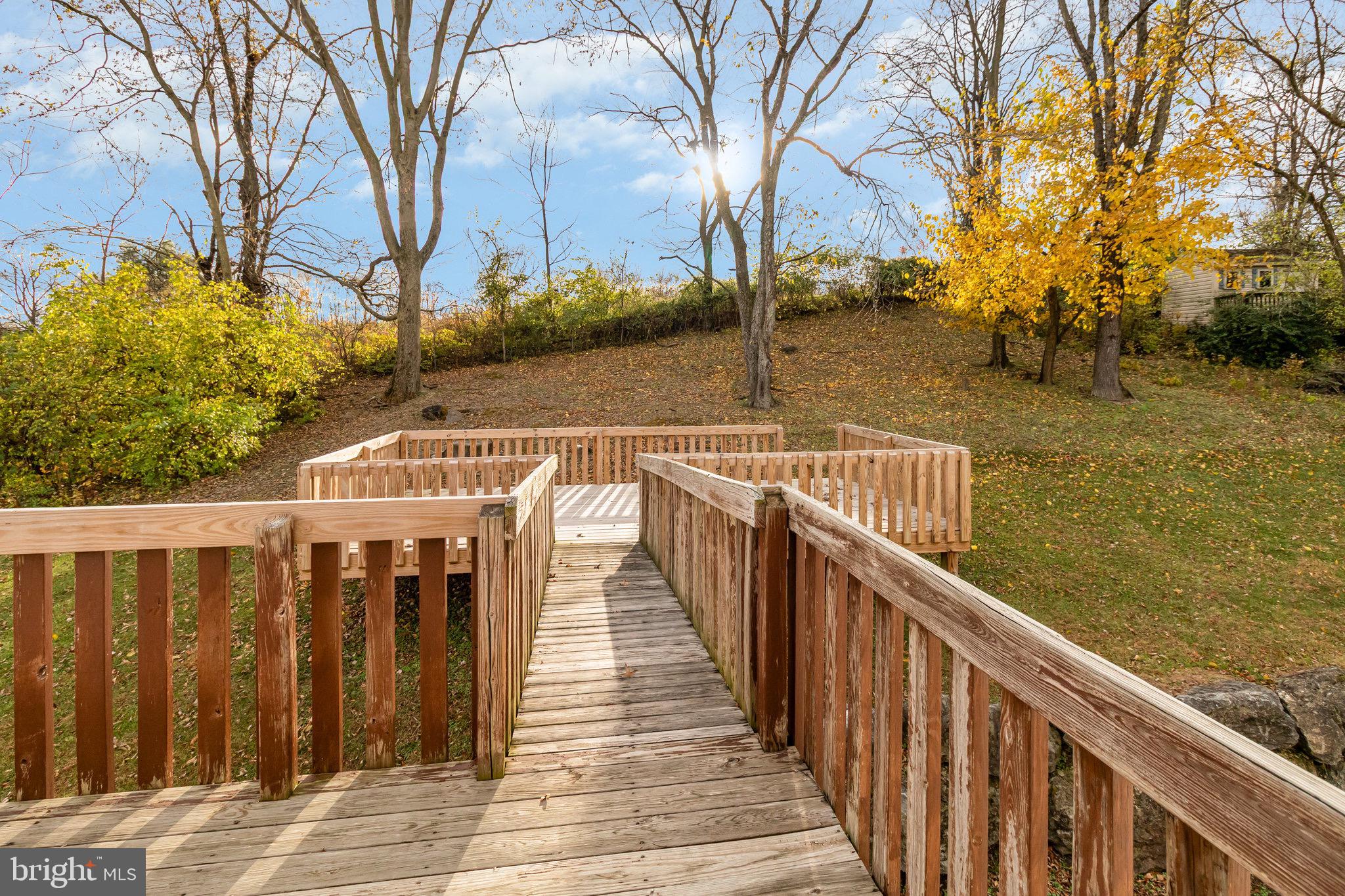 34 Devonshire Place Columbia, PA 17512 - Photo 23 of 28 Multi-Tiered Deck