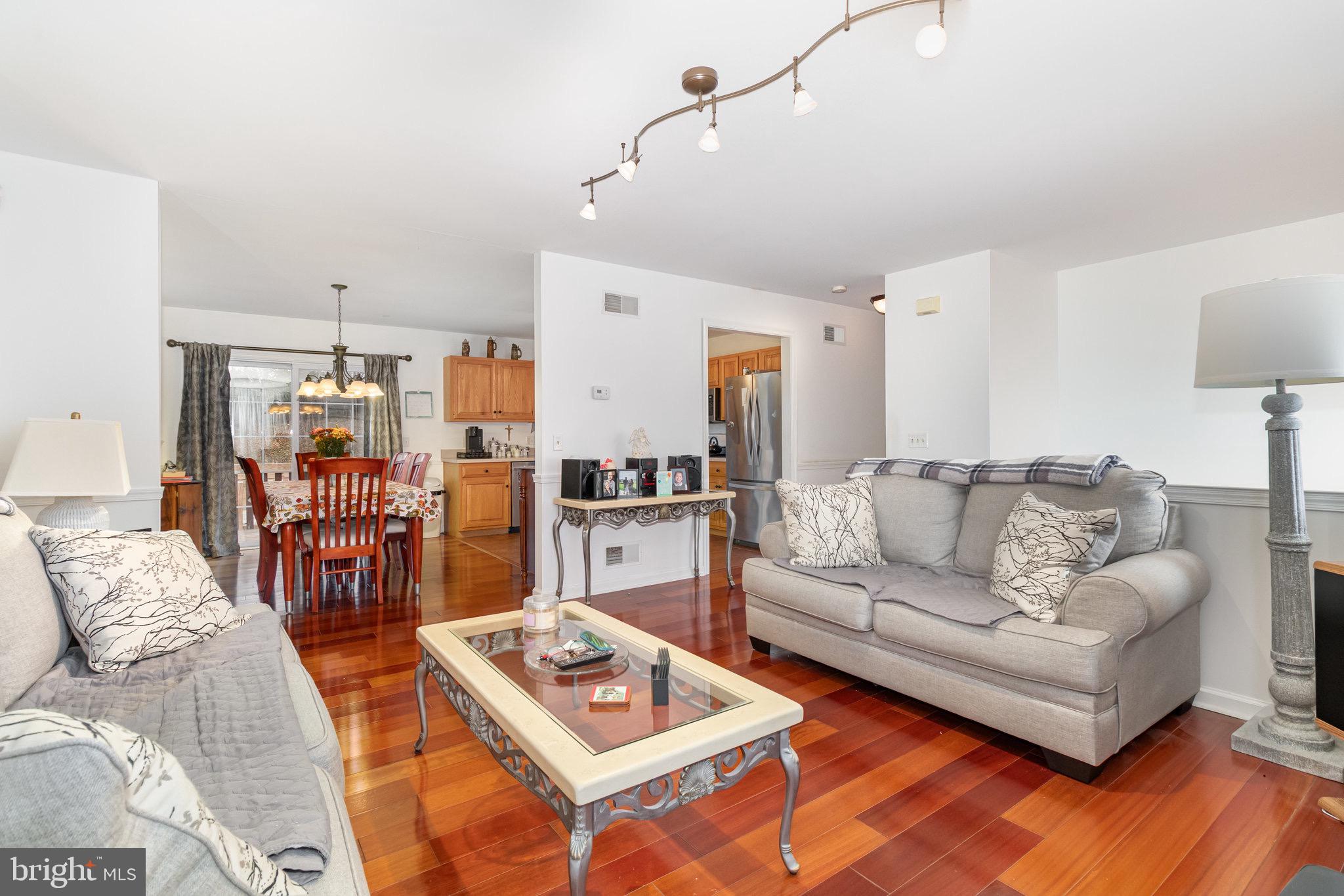 34 Devonshire Place Columbia, PA 17512 - Photo 7 of 28 Living Room