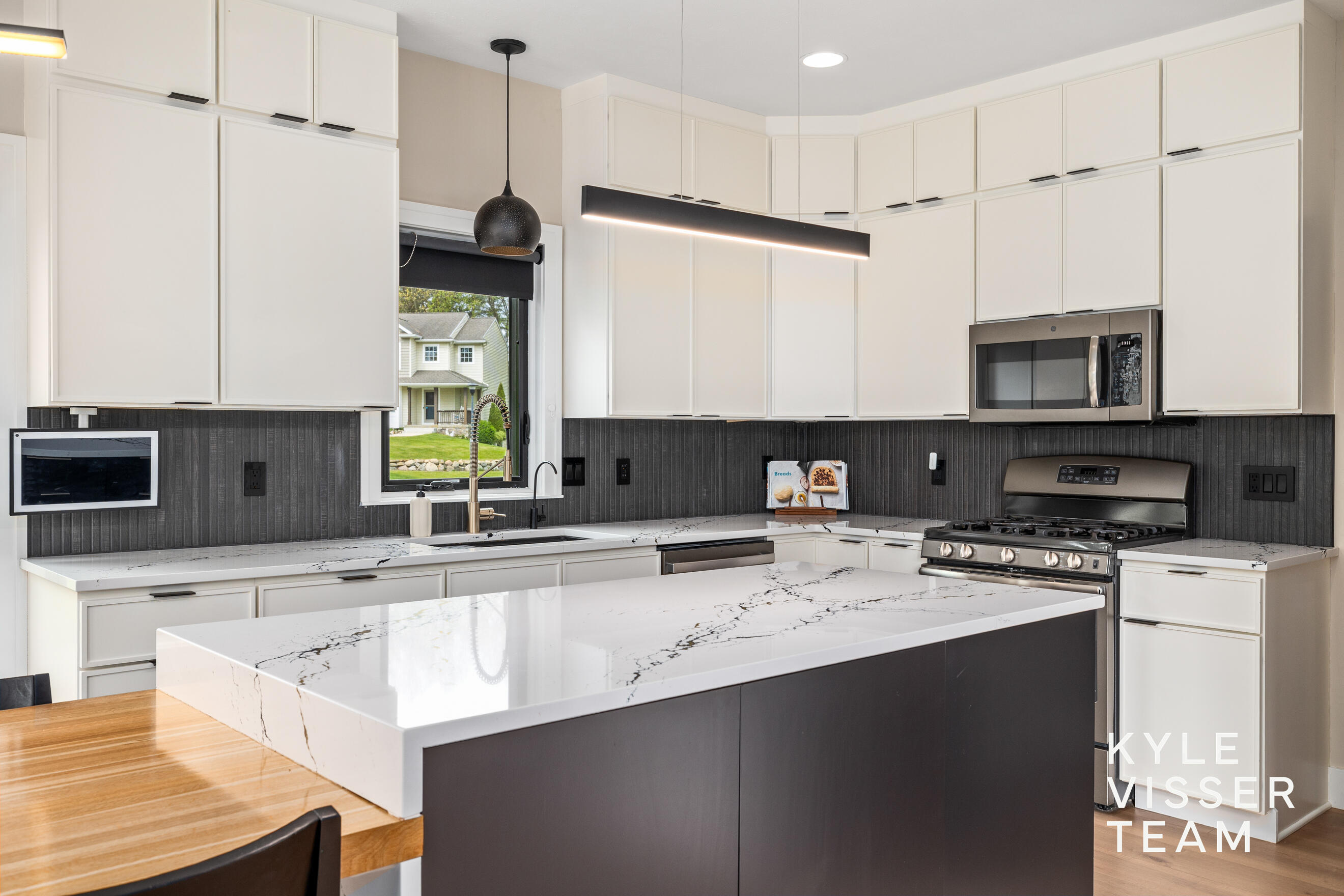 4069 Amazon Drive Lowell, MI 49331 - Photo 18 of 64 Kitchen