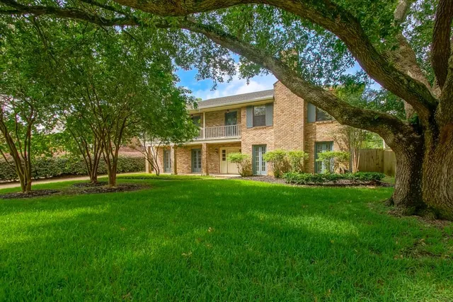 $645,000 | 8808 Chretien Point Place, River Ridge, LA 70123