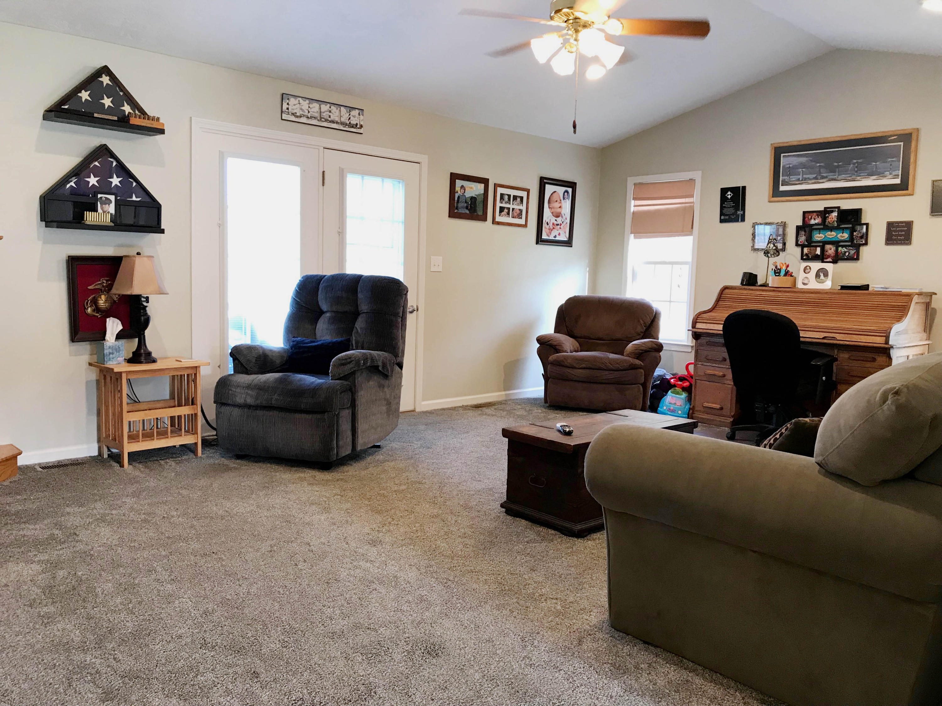 720 Pine Haven Road Fincastle, VA 24090 - Photo 20 of 38 Living Room