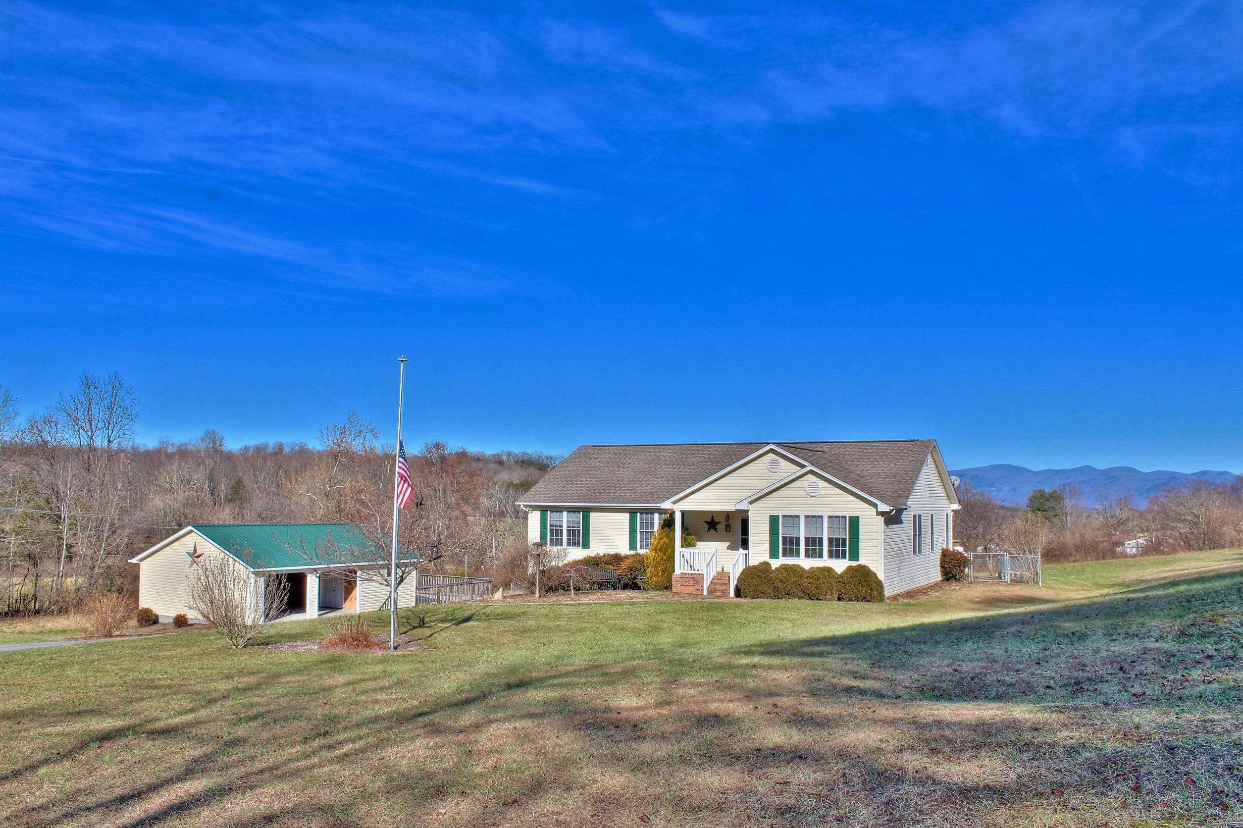720 Pine Haven Road Fincastle, VA 24090 - Photo 3 of 38 720 Pinehaven RD, Fincastle, VA 24090