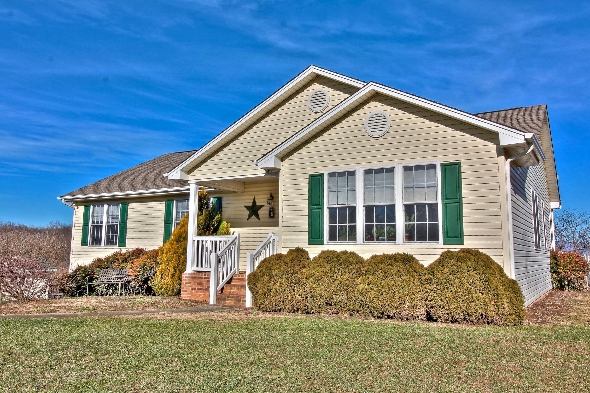 720 Pine Haven Road Fincastle, VA 24090 - Photo 4 of 38 720 Pinehaven RD, Fincastle, VA 24090