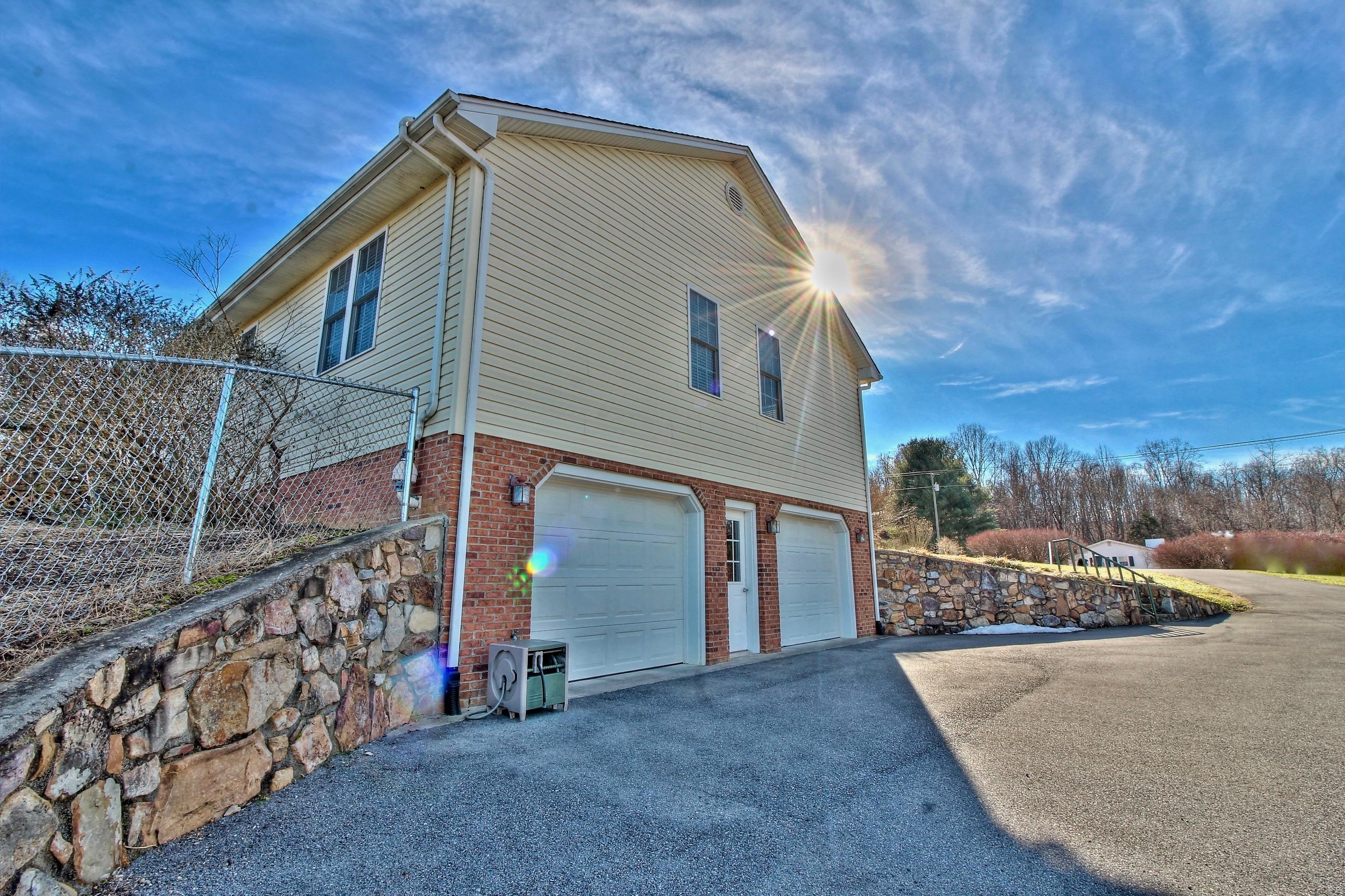 720 Pine Haven Road Fincastle, VA 24090 - Photo 8 of 38 720 Pinehaven RD, Fincastle, VA 24090