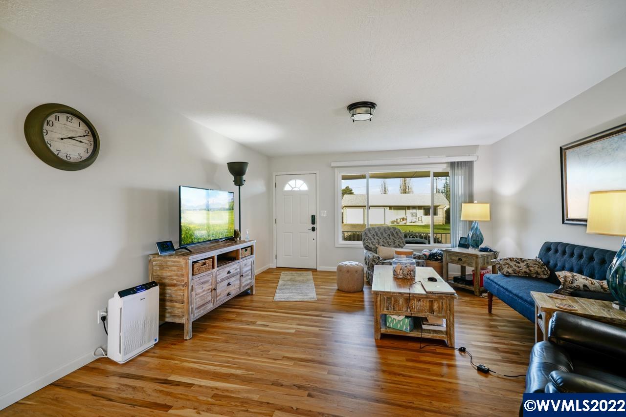 1083 Stanfield Road Woodburn, OR 97071 - Photo 7 of 28 Gallery Image 7