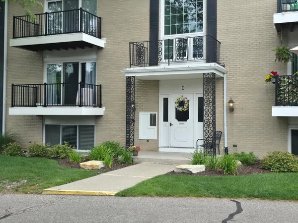 $199,900 | 2759 Leonard Street Northwest, Unit C1, Grand Rapids, MI 49504
