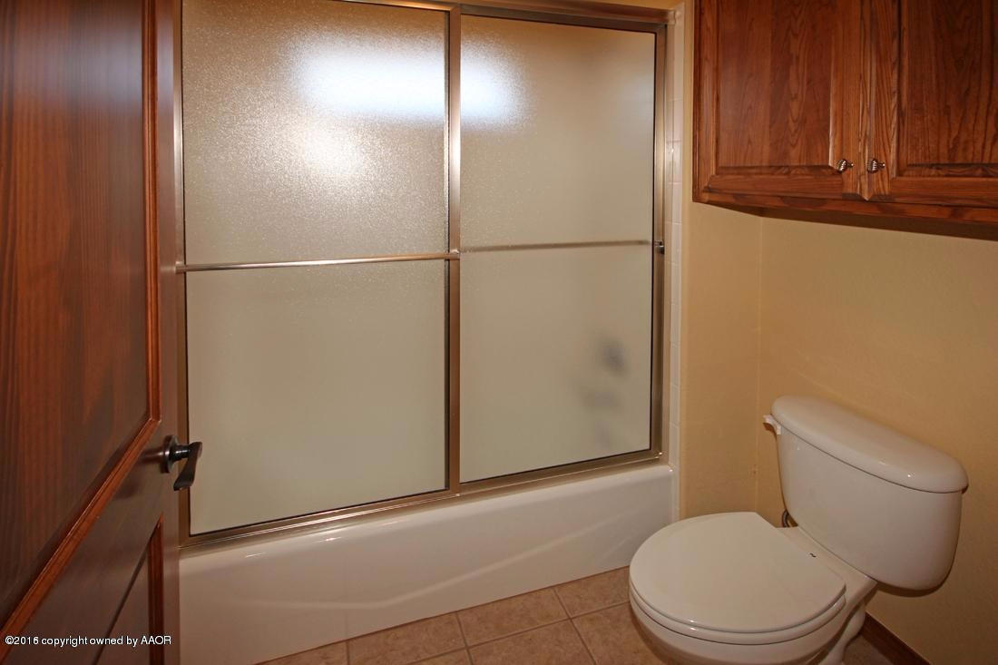 30 Cypress Point Amarillo, TX 79124 - Photo 36 of 46 Jack N Jill Bath