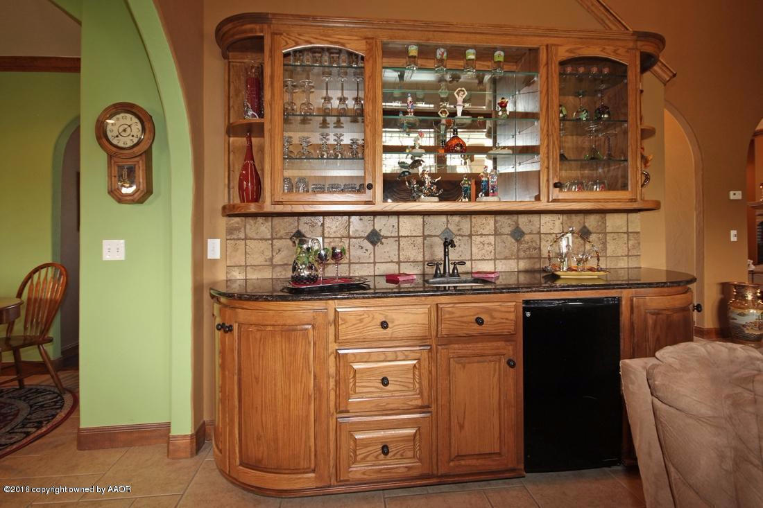 30 Cypress Point Amarillo, TX 79124 - Photo 8 of 46 Living Area Wet Bar