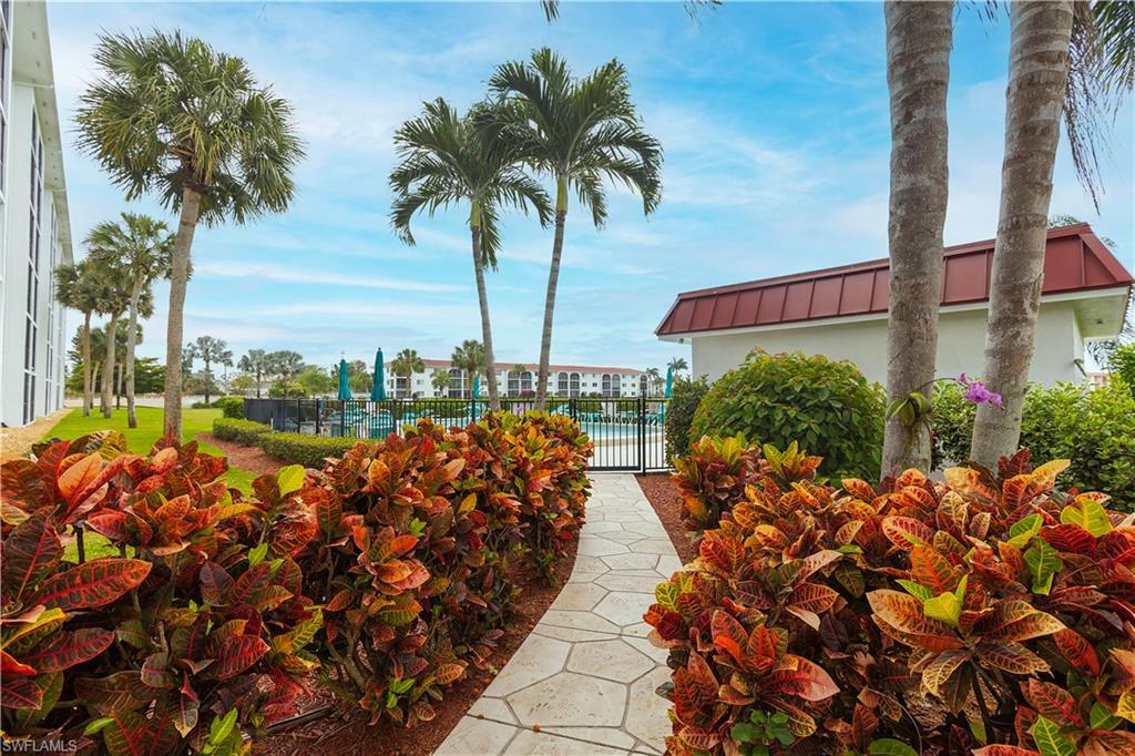 37 High Point Circle East, Unit 209 Naples, FL 34103 - Photo 15 of 28