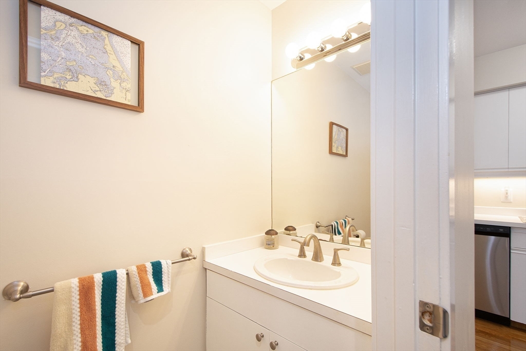 32 Commodore Court, Unit 32 Hull, MA 02045 - Photo 11 of 26