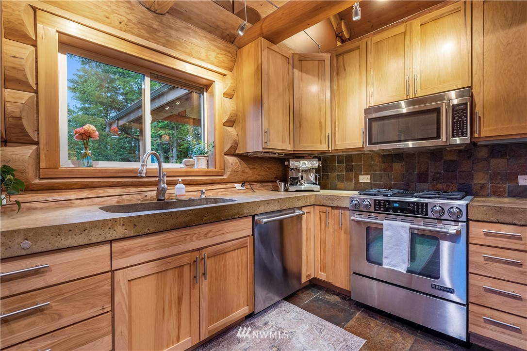 3777 Bay Road Ferndale, WA 98248 - Photo 9 of 38 Gallery Image 9