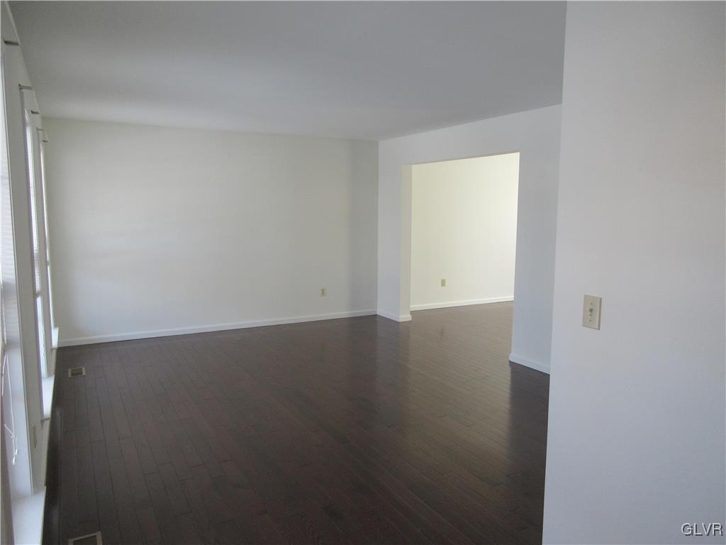 936 Merrivale Road Bethlehem, PA 18017 - Photo 5 of 32 Living room