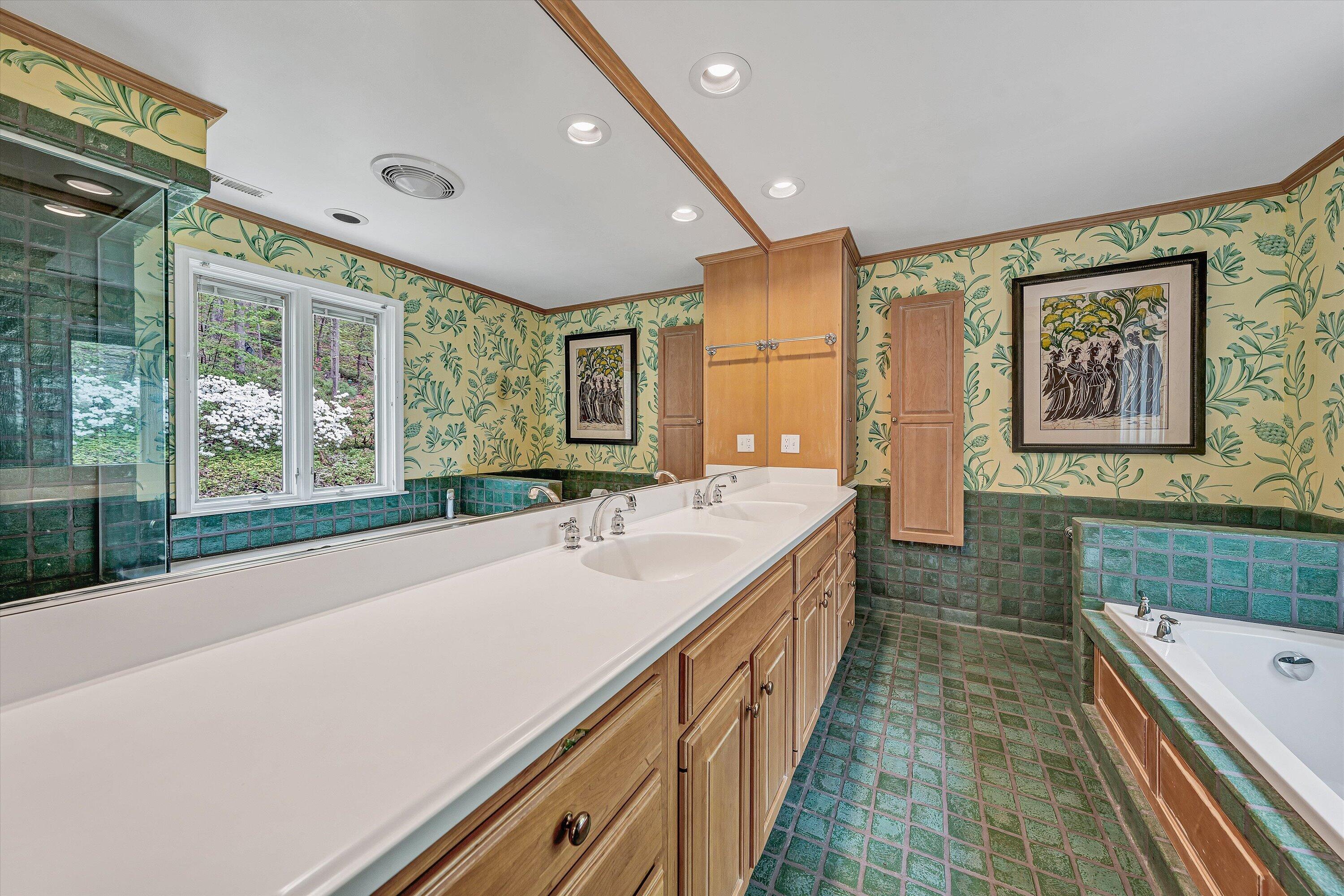 2438 Robin Hood Road Southeast Roanoke, VA 24014 - Photo 42 of 81 42-DSC00211