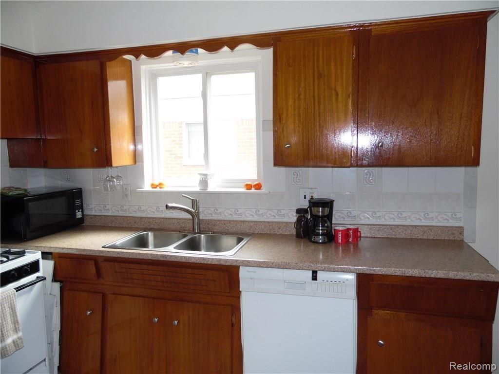 9160 Henry Ruff Road Livonia, MI 48150 - Photo 25 of 36 SAM_1083.JPG