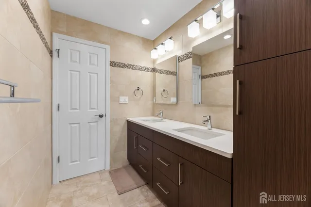 $850,000 | 990 Hoover Drive, North Brunswick, NJ 08902