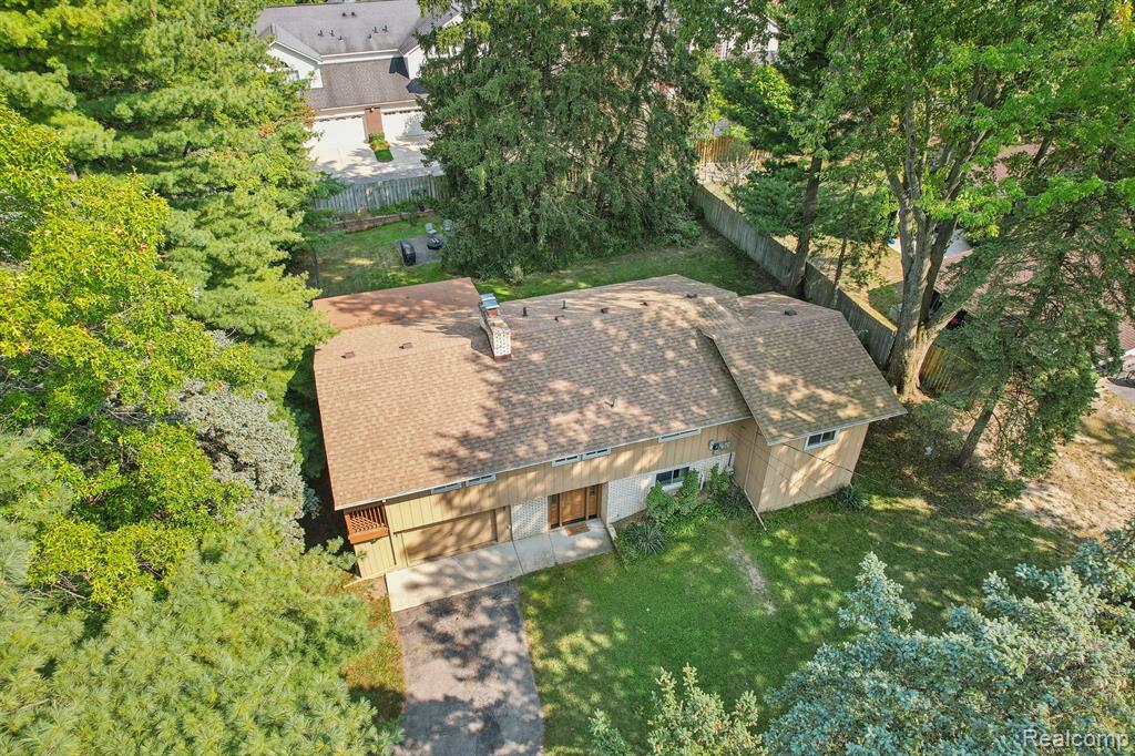 672 Decker Road Walled Lake, MI 48390 - Photo 16 of 22 Gallery Image 16
