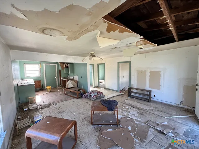 $75,000 | 304 West Burnett, Calvert, TX 77837