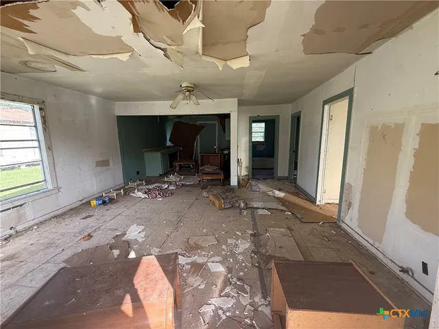 $75,000 | 304 West Burnett, Calvert, TX 77837