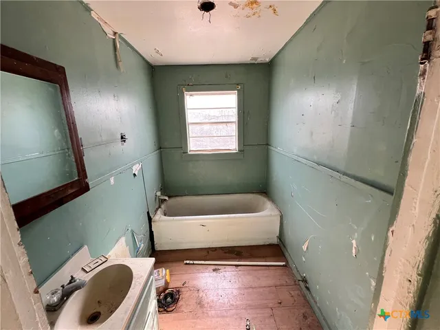 $75,000 | 304 West Burnett, Calvert, TX 77837