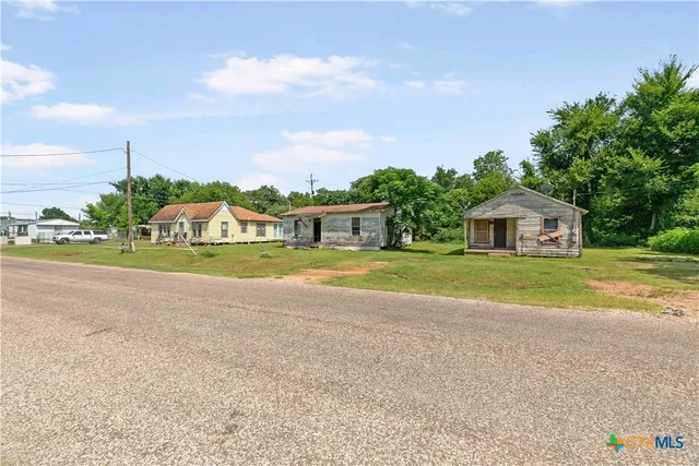 $75,000 | 304 West Burnett, Calvert, TX 77837