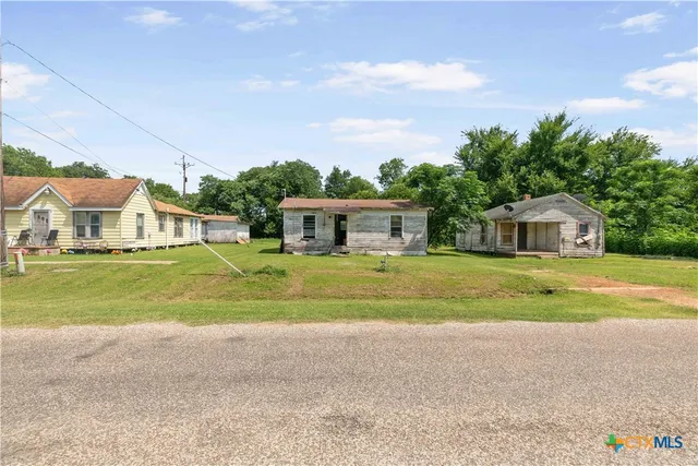 $75,000 | 304 West Burnett, Calvert, TX 77837