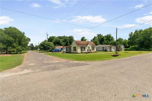 $75,000 | 304 West Burnett, Calvert, TX 77837