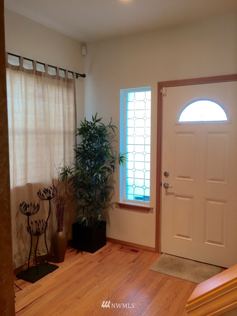 1211 South 3rd Street Renton, WA 98057 - Photo 2 of 16