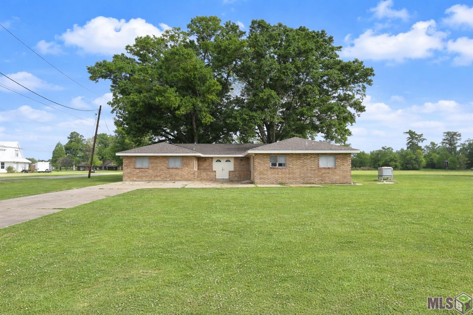 766 Bayou Blue Road Houma, LA 70364 - Photo 2 of 21