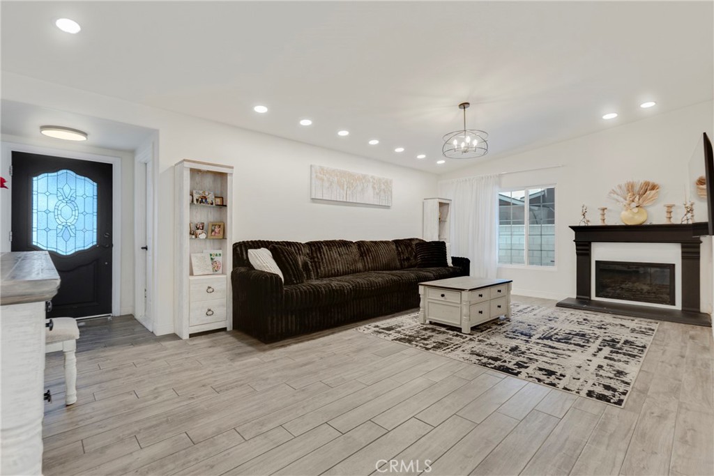 2290 Rohner Court Simi Valley, CA 93063 - Photo 16 of 56 Gallery Image 16