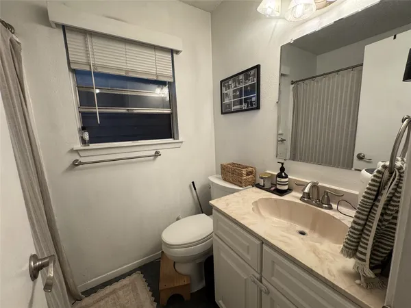 $2,200 | 207 Chippendale Avenue, Austin, TX 78745