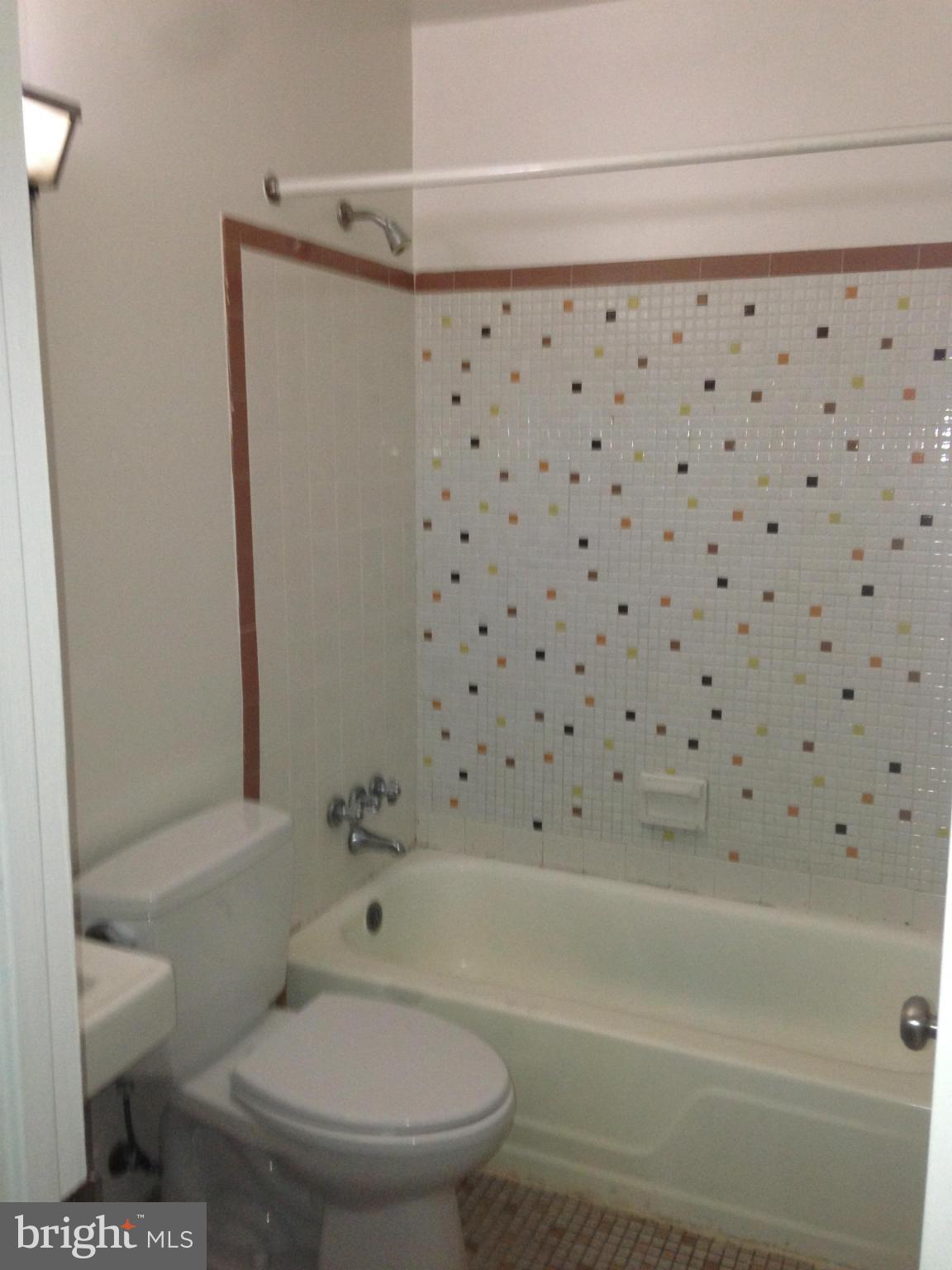 14313 Ferndale Road Woodbridge, VA 22193 - Photo 12 of 14 Bath