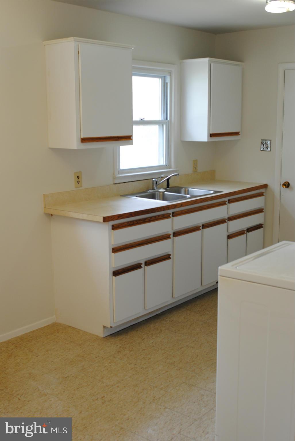 14313 Ferndale Road Woodbridge, VA 22193 - Photo 5 of 14 Kitchen