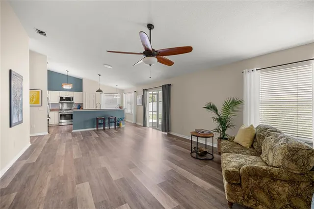 $289,500 | 5068 Northeast 121st Avenue, Oxford, FL 34484